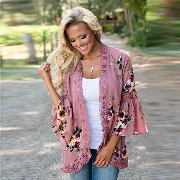 Tops - ✳️ 🅰️ADORABLE⭐️😊 floral Chiffon duster